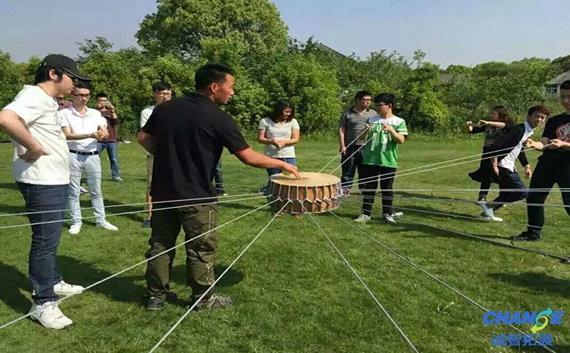 拓展项目：击鼓颠球