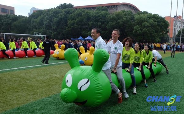趣味运动会项目疯狂毛毛虫游戏