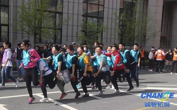 单脚跑火车