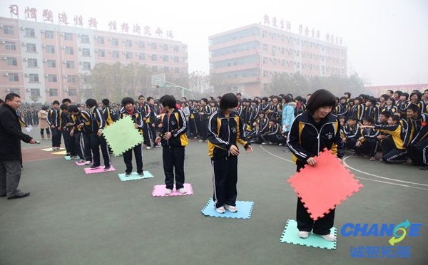 适合体育课上多人玩的比赛游戏