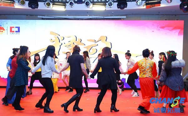 企业年会拓展寄语有哪些 企业年会创意游戏