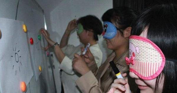 蒙眼作画游戏的启示