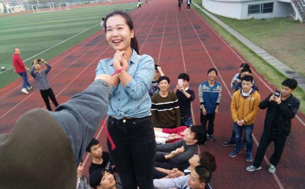 信任背摔方案