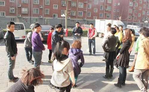公司晨会20个室内集体活动游戏