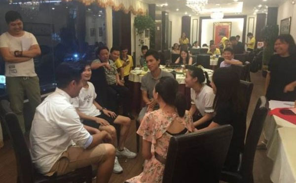 公司聚餐调节气氛的饭桌游戏好玩的游戏