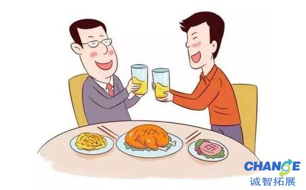 公司团建怎么敬领导酒