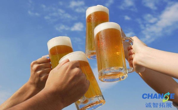 公司团建怎么敬领导酒