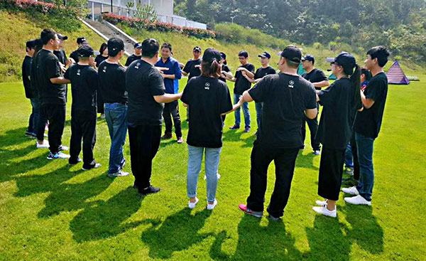 拓展公司怎么收费 户外拓展培训收费标准