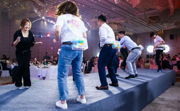 年会玩什么游戏？年会小游戏大全