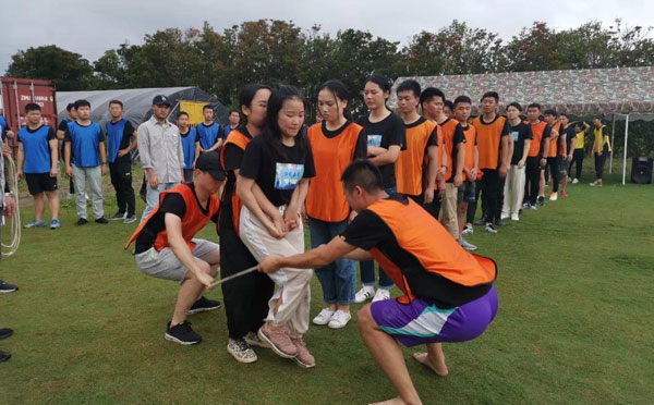 参加武汉团队拓展的训练营