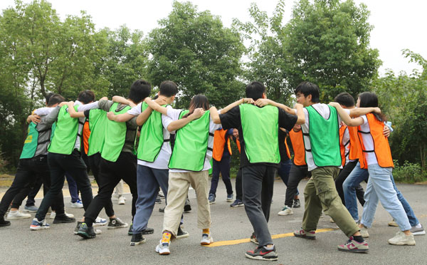 学会倾听和表达的拓展游戏