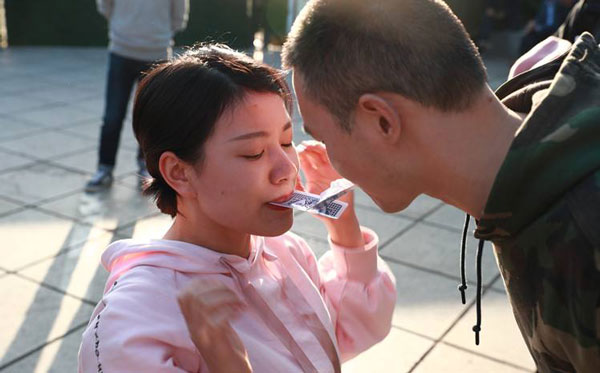 拓展训练游戏传递面粉