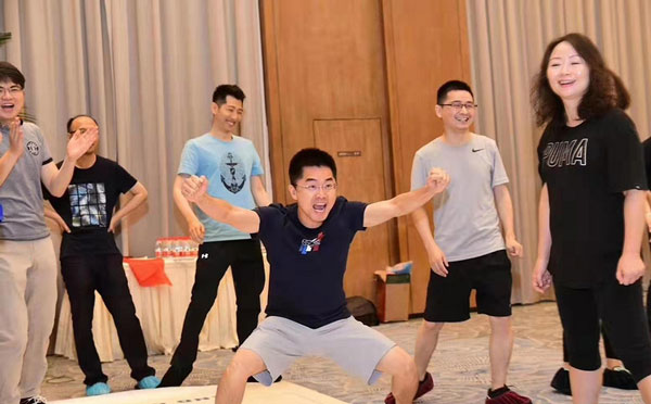 适合在座位上玩的游戏 室内趣味游戏活动
