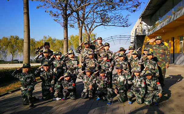 青少年为什么热衷于参加户外拓展训练