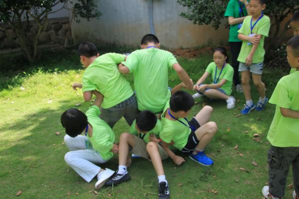 适合室内玩的集体小游戏