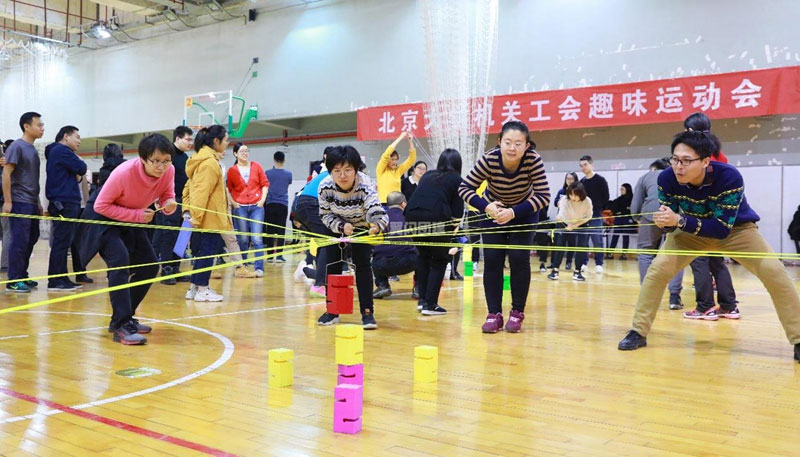 适合坐着玩的集体游戏 30个不离开座位的室内游戏