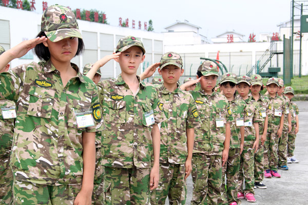 小学生军训的好处与坏处