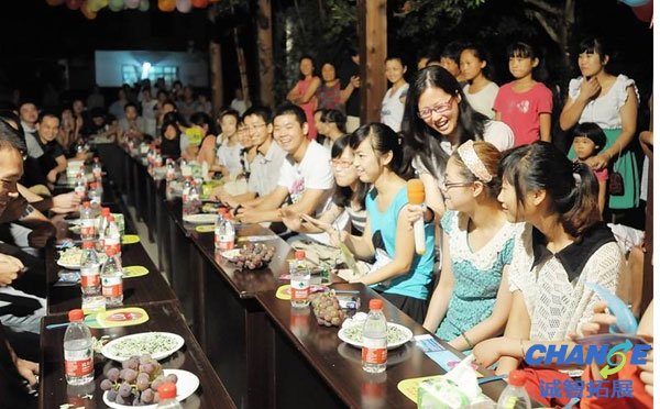 适合20人玩的聚会游戏 20个经典聚会游戏