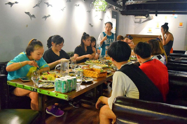 酒桌聚会游戏猜牙签