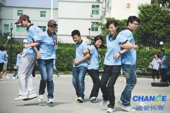 丑小鸭运球接力