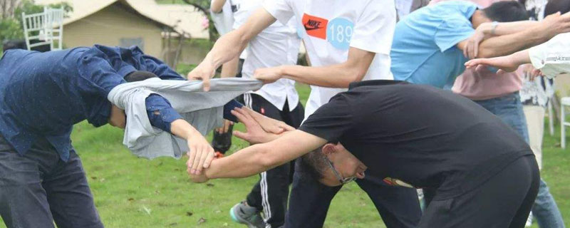 穿衣接力游戏规则