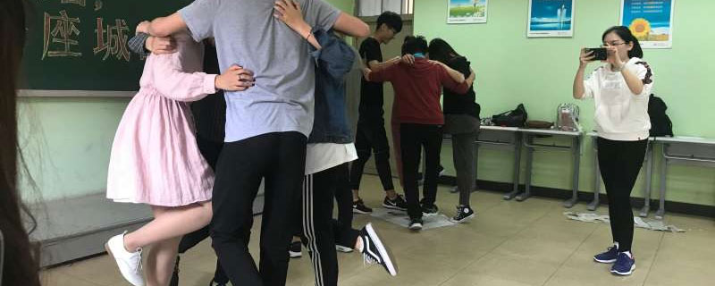 叠报纸游戏规则