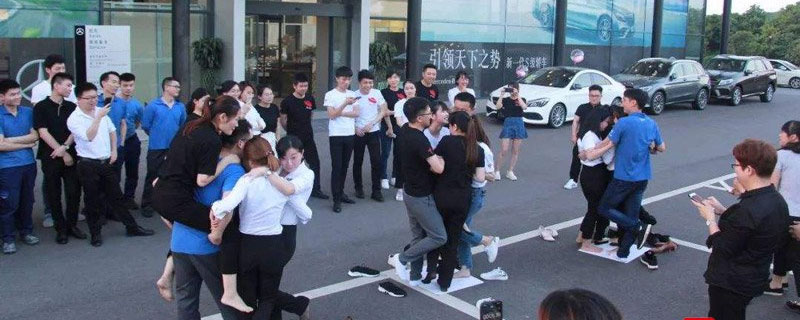 踩报纸游戏规则