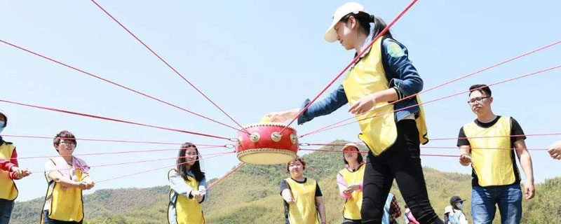 击鼓颠球游戏规则