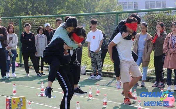 瞎子背瘸子