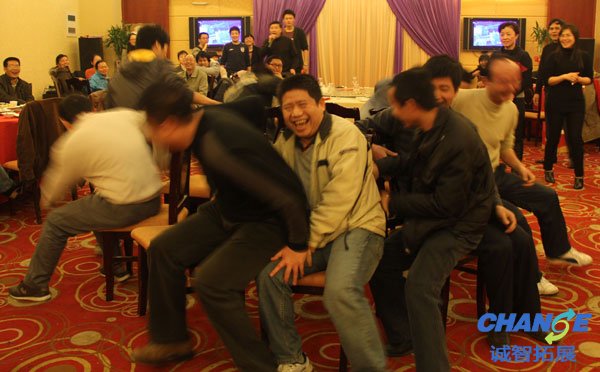 经典晚会游戏 抢凳子游戏规则