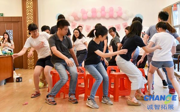 押韵搞笑团建队名和口号 霸气十足团建口号大全