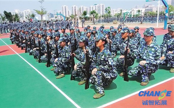 大学生军训：你准备好坚强蜕变了吗？