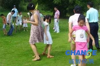 适合小学生玩的户外拓展游戏 小学生春游可以玩的游戏