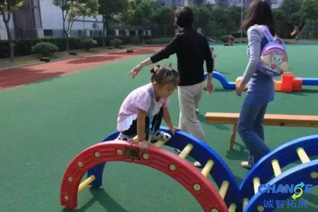适合小学生玩的户外拓展游戏 小学生春游可以玩的游戏