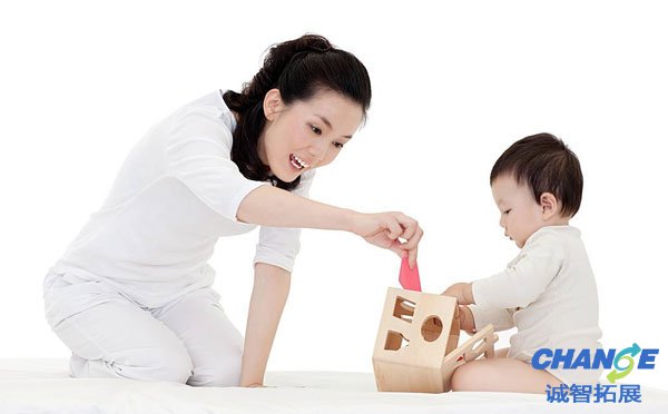 睡前亲子游戏 亲子床上睡前游戏