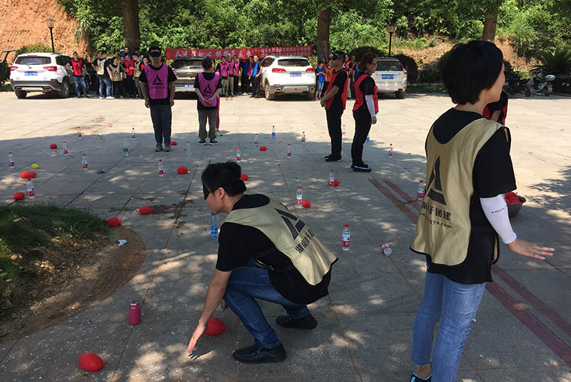 为什么越来越多的公司选择团建拓展活动？