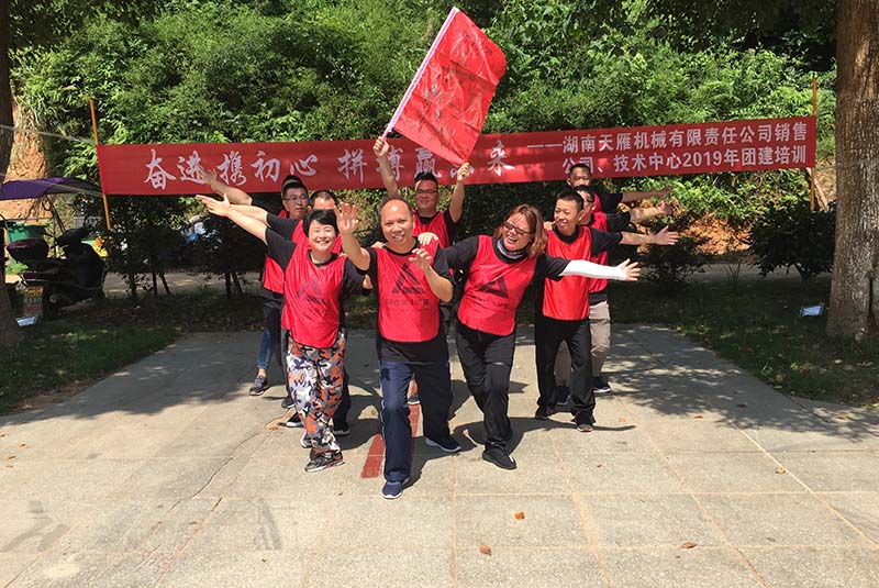 为什么越来越多的公司选择团建拓展活动？