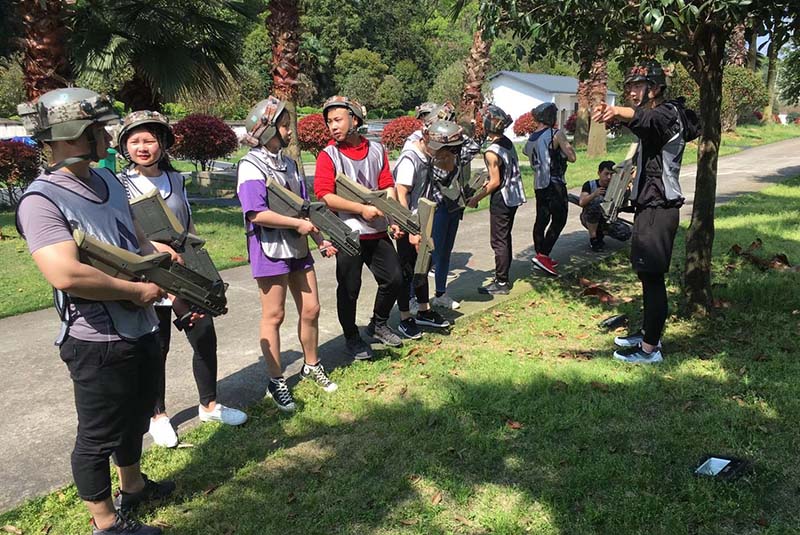 合格的拓展培训师要具备什么素质？
