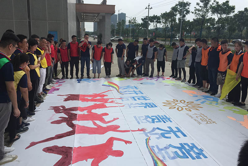 如何规避拓展训练中存在的风险？