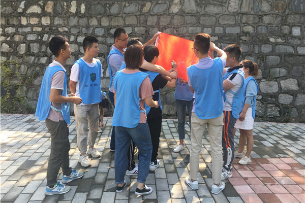 拓展训练中用幽默圆场
