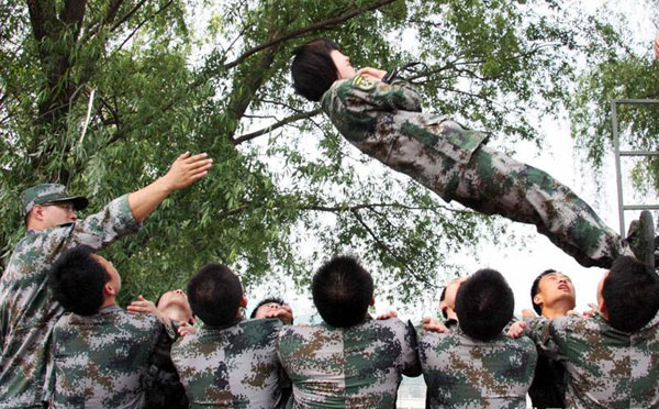 信任背摔图解