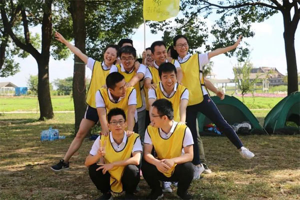 教练型领导聆听时应保持中立状态