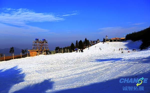 云南玉龙雪山滑雪场 – “最温暖”的天然高山滑雪场
