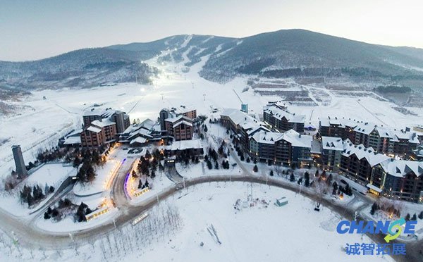 吉林万科松花湖滑雪场 – 独特雾凇雪道景观
