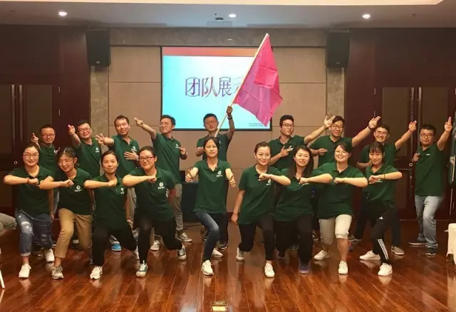 户外拓展训练成为企业员工压力管理新形势