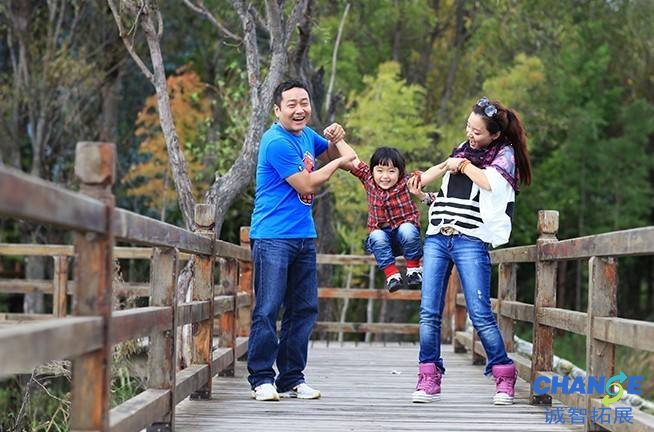 小孩坐飞机必须要户口本吗