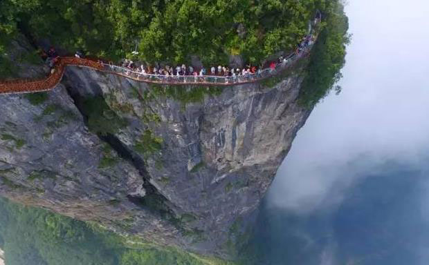 张家界天门山玻璃栈道