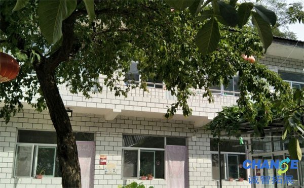白石山苗苗朋聚农家院