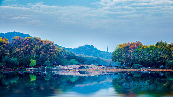 杭州西湖边团建地点风景图片