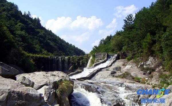 莽洞峡谷漂流